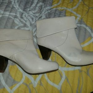 Frye Lisa Shortie Cream booties boots size 7.5